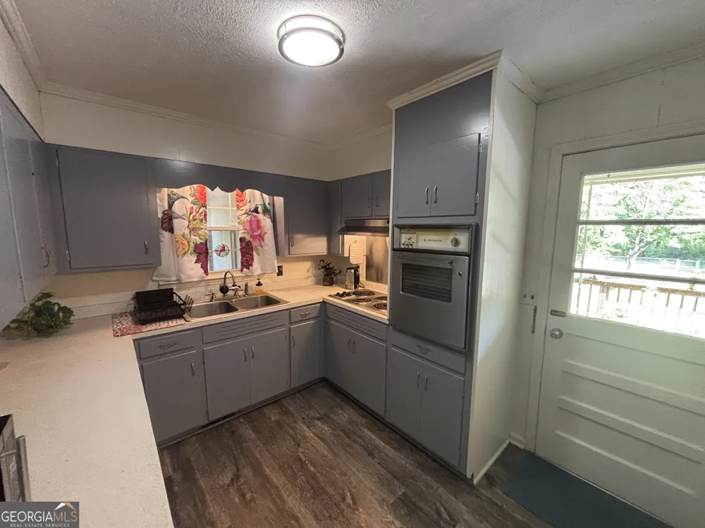 152 Crest DR Cochran, GA 31014