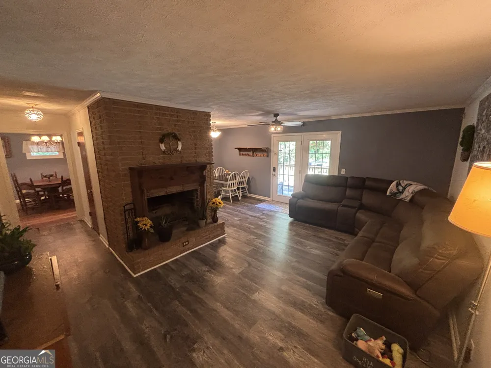 152 Crest DR Cochran, GA 31014