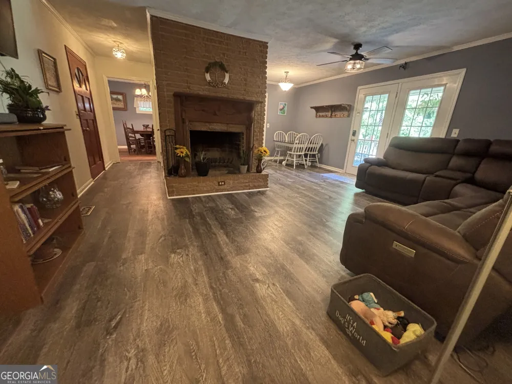 152 Crest DR Cochran, GA 31014