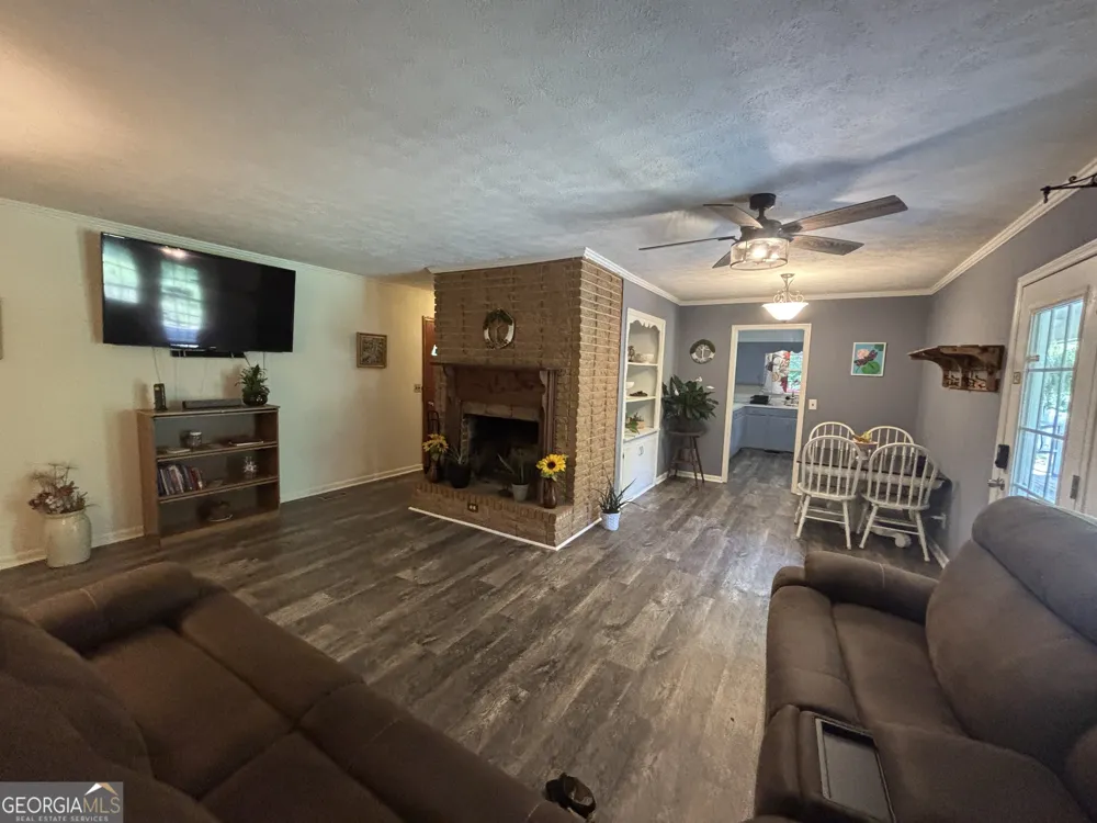 152 Crest DR Cochran, GA 31014