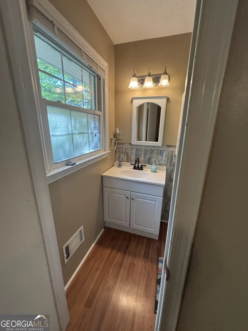 152 Crest DR Cochran, GA 31014
