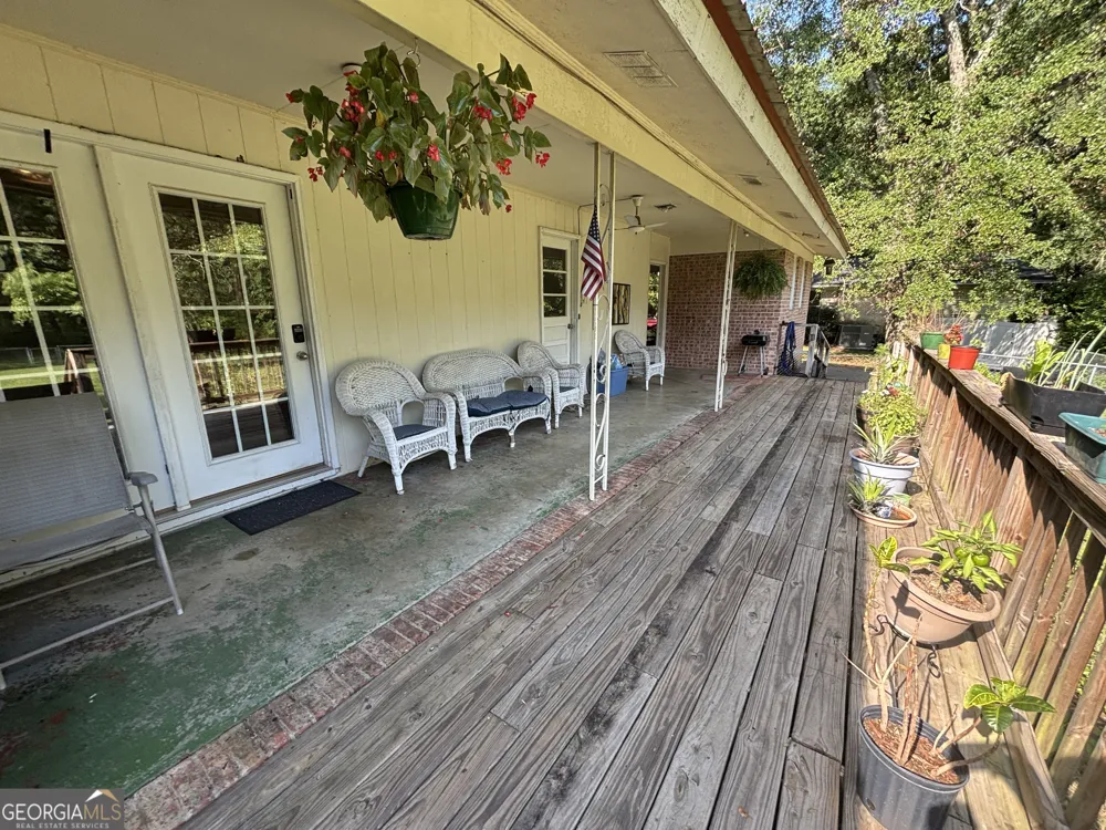 152 Crest DR Cochran, GA 31014