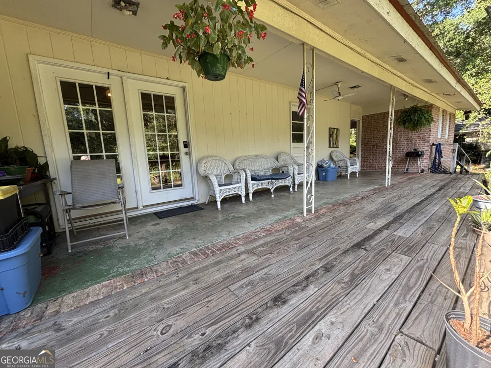 152 Crest DR Cochran, GA 31014