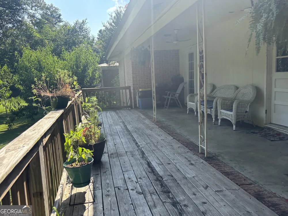 152 Crest DR Cochran, GA 31014