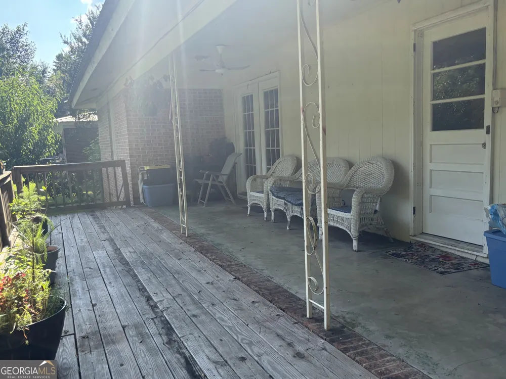 152 Crest DR Cochran, GA 31014