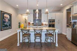 121 Via Roma Woodstock, GA 30188