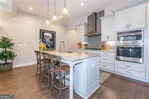 121 Via Roma Woodstock, GA 30188