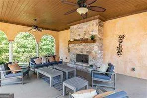 121 Via Roma Woodstock, GA 30188