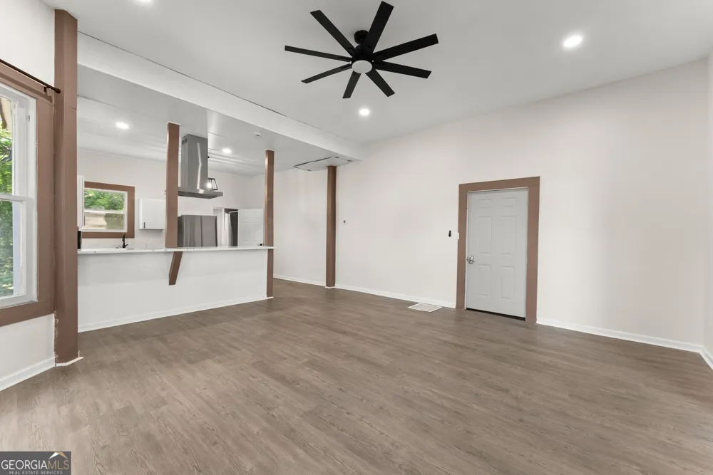 2158 N Broad ST Commerce, GA 30529