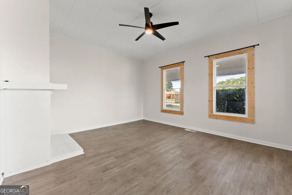 2158 N Broad ST Commerce, GA 30529