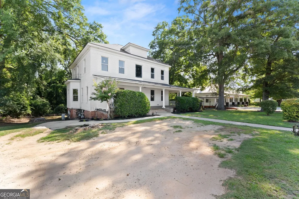 2158 N Broad ST Commerce, GA 30529