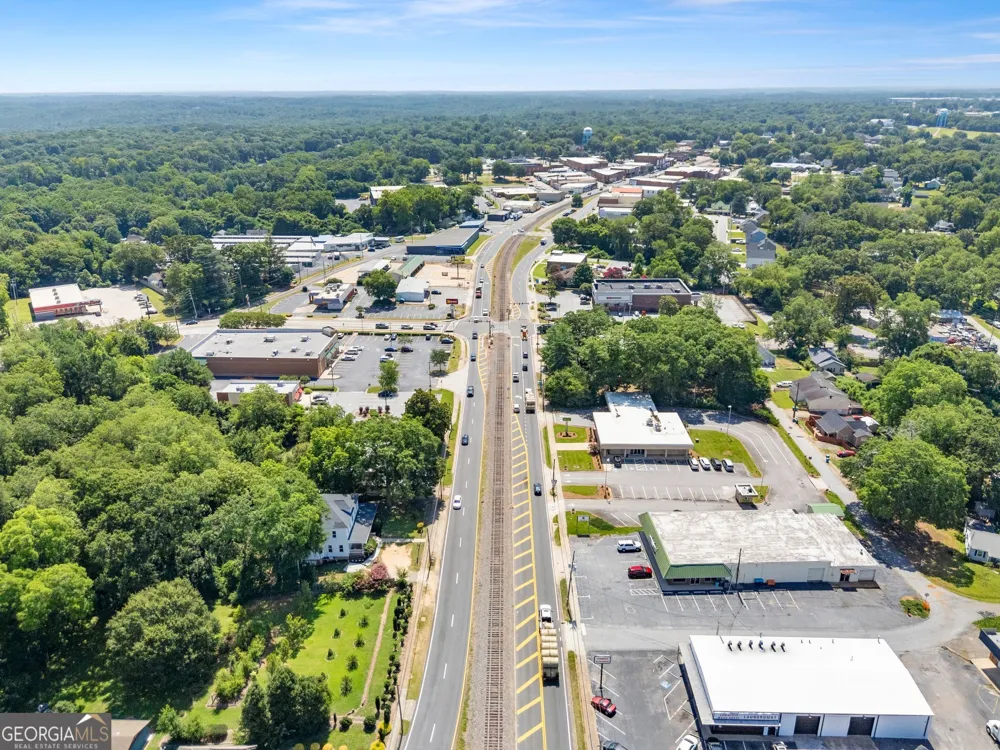 2158 N Broad ST Commerce, GA 30529