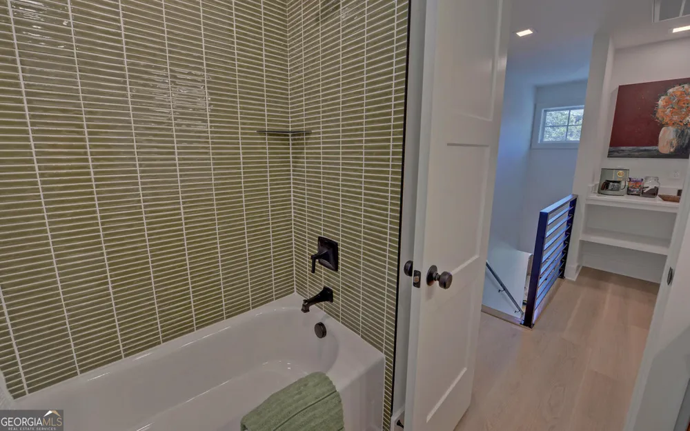 71 Woodlake Crt Hartwell, GA 30643