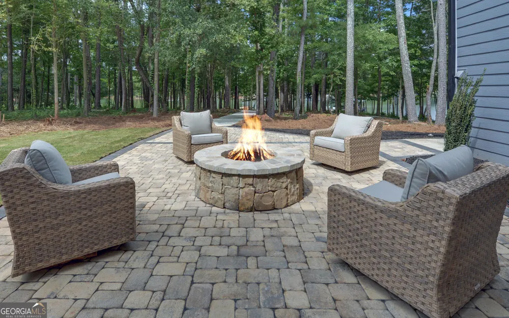 71 Woodlake Crt Hartwell, GA 30643
