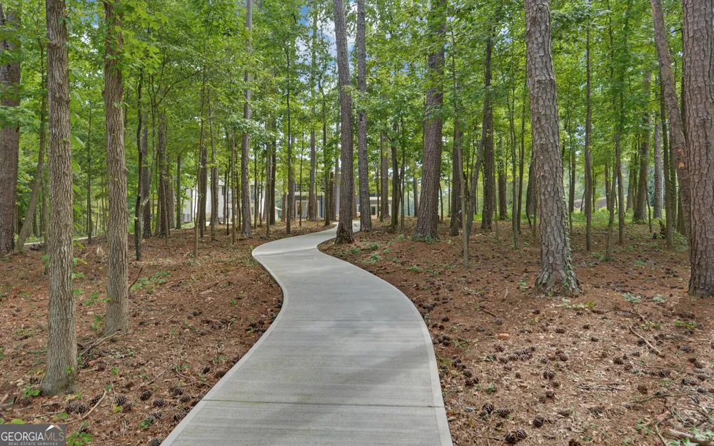 71 Woodlake Crt Hartwell, GA 30643