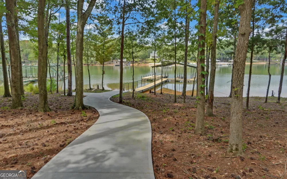 71 Woodlake Crt Hartwell, GA 30643
