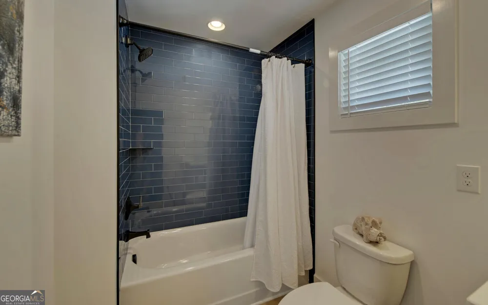 73 Woodlake Crt Hartwell, GA 30643