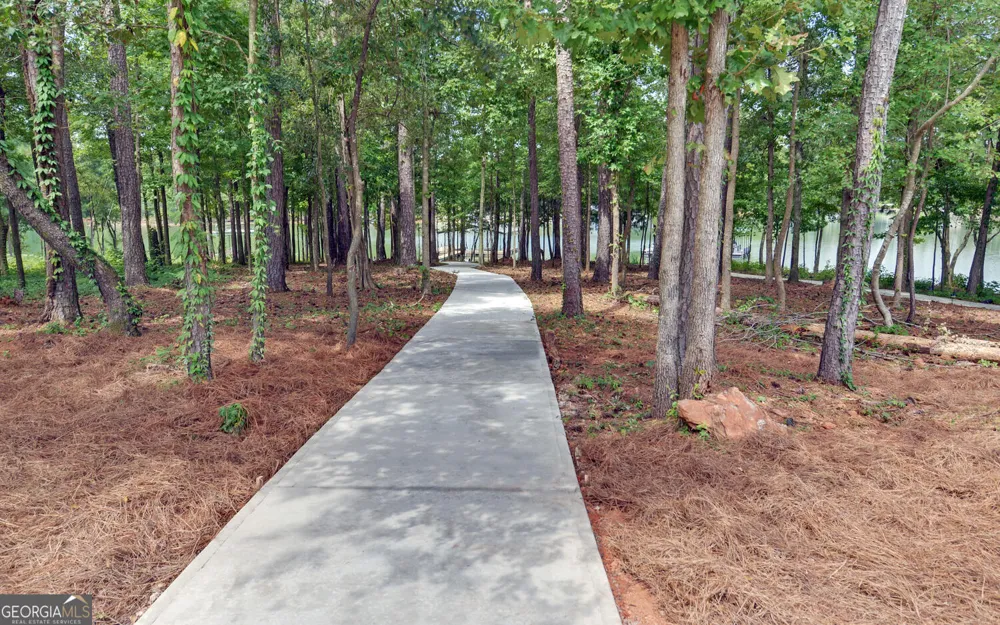 73 Woodlake Crt Hartwell, GA 30643