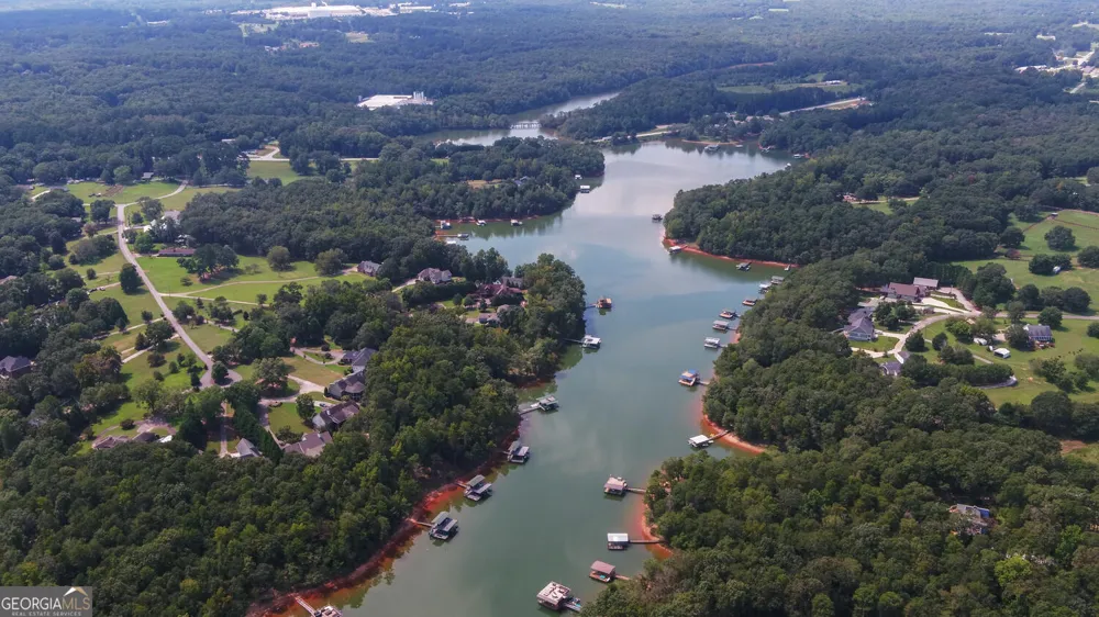 73 Woodlake Crt Hartwell, GA 30643