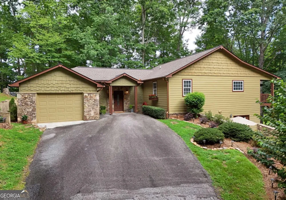 1512 Smithfield LN Young Harris, GA 30582