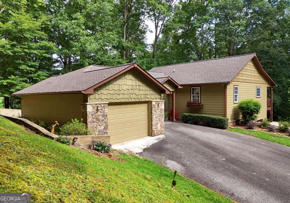 1512 Smithfield LN Young Harris, GA 30582