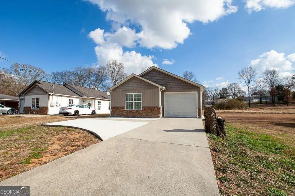 511 Circle DR Calhoun, GA 30701