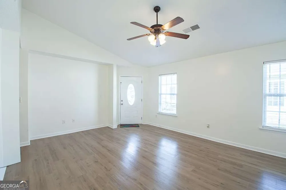 511 Circle DR Calhoun, GA 30701