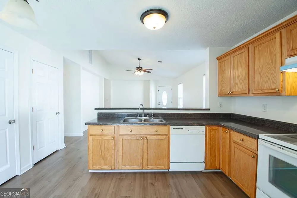 511 Circle DR Calhoun, GA 30701