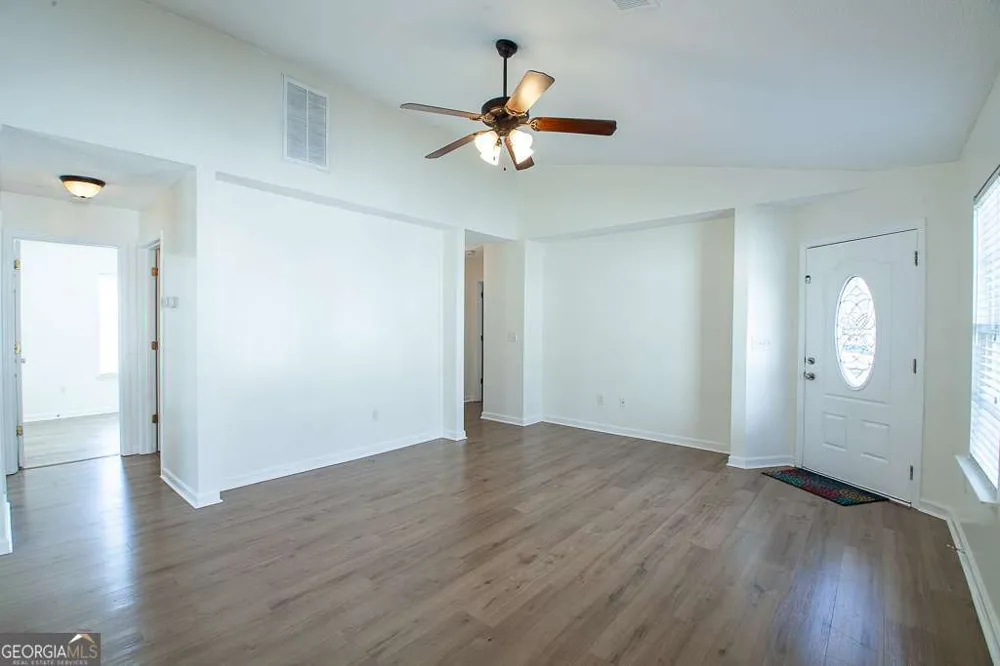 511 Circle DR Calhoun, GA 30701