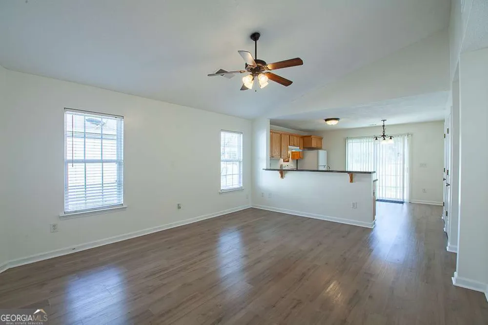 511 Circle DR Calhoun, GA 30701