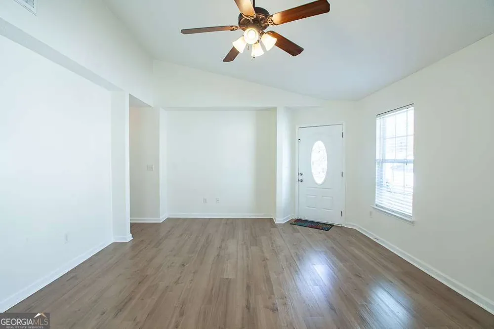511 Circle DR Calhoun, GA 30701