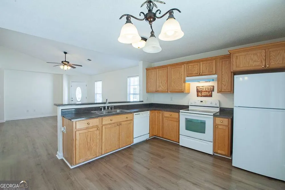 511 Circle DR Calhoun, GA 30701