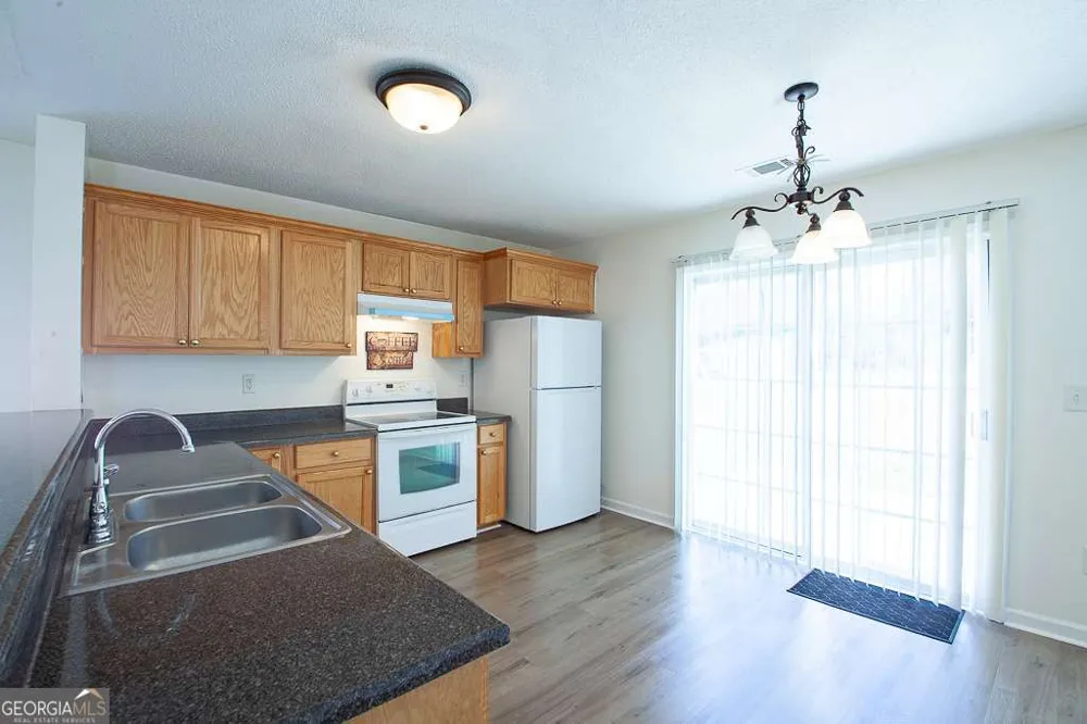 511 Circle DR Calhoun, GA 30701