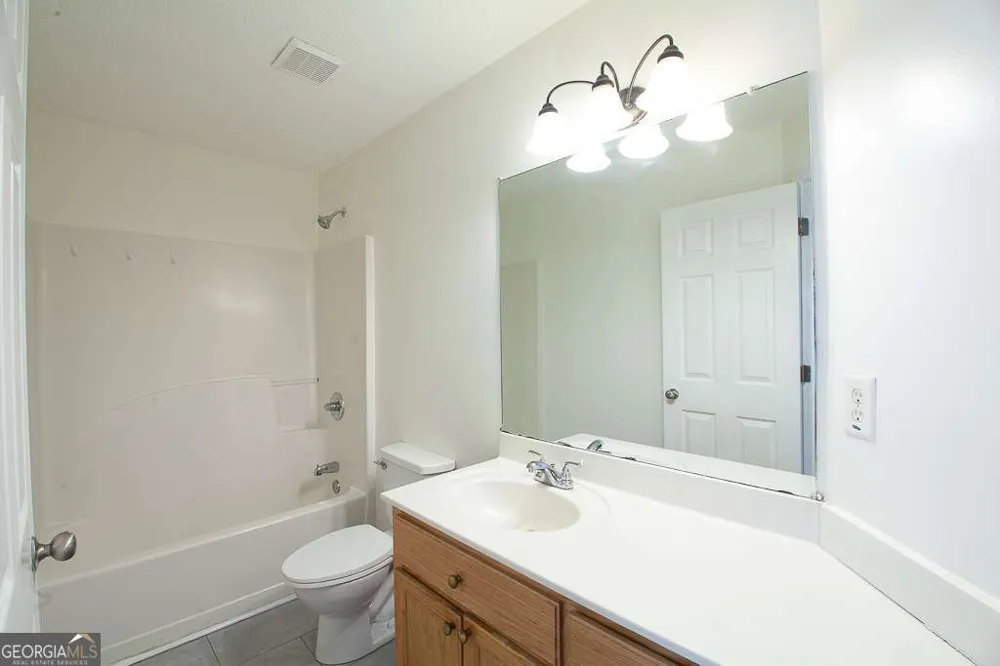 511 Circle DR Calhoun, GA 30701