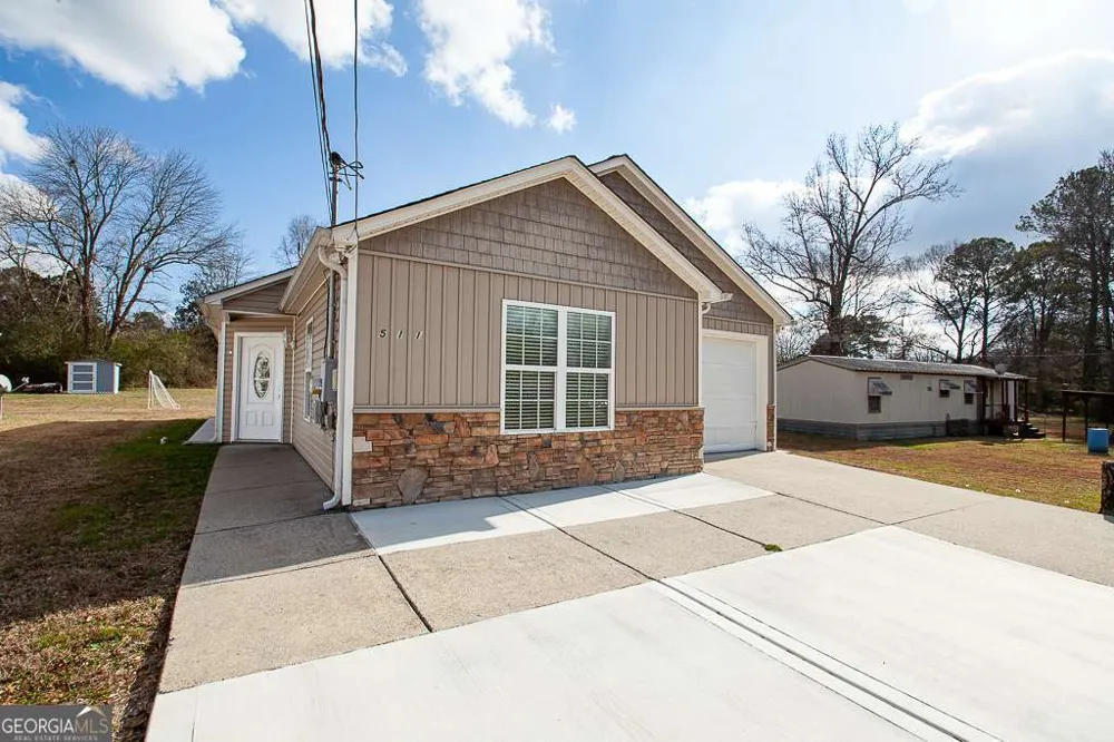511 Circle DR Calhoun, GA 30701