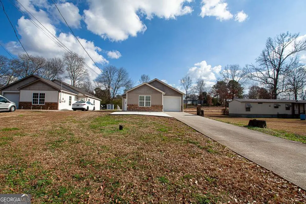 511 Circle DR Calhoun, GA 30701