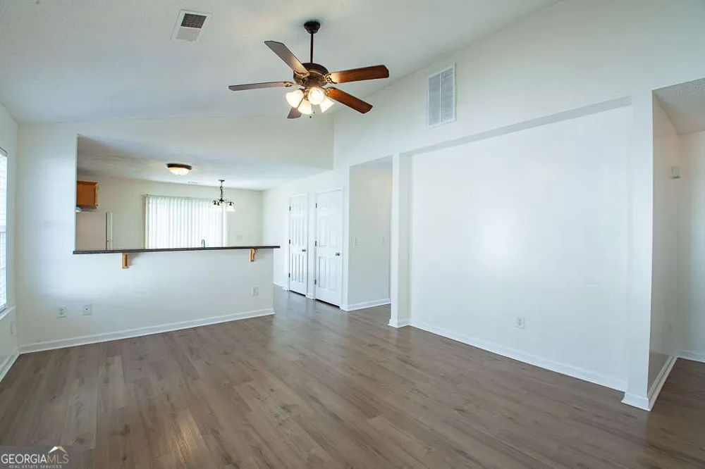 511 Circle DR Calhoun, GA 30701