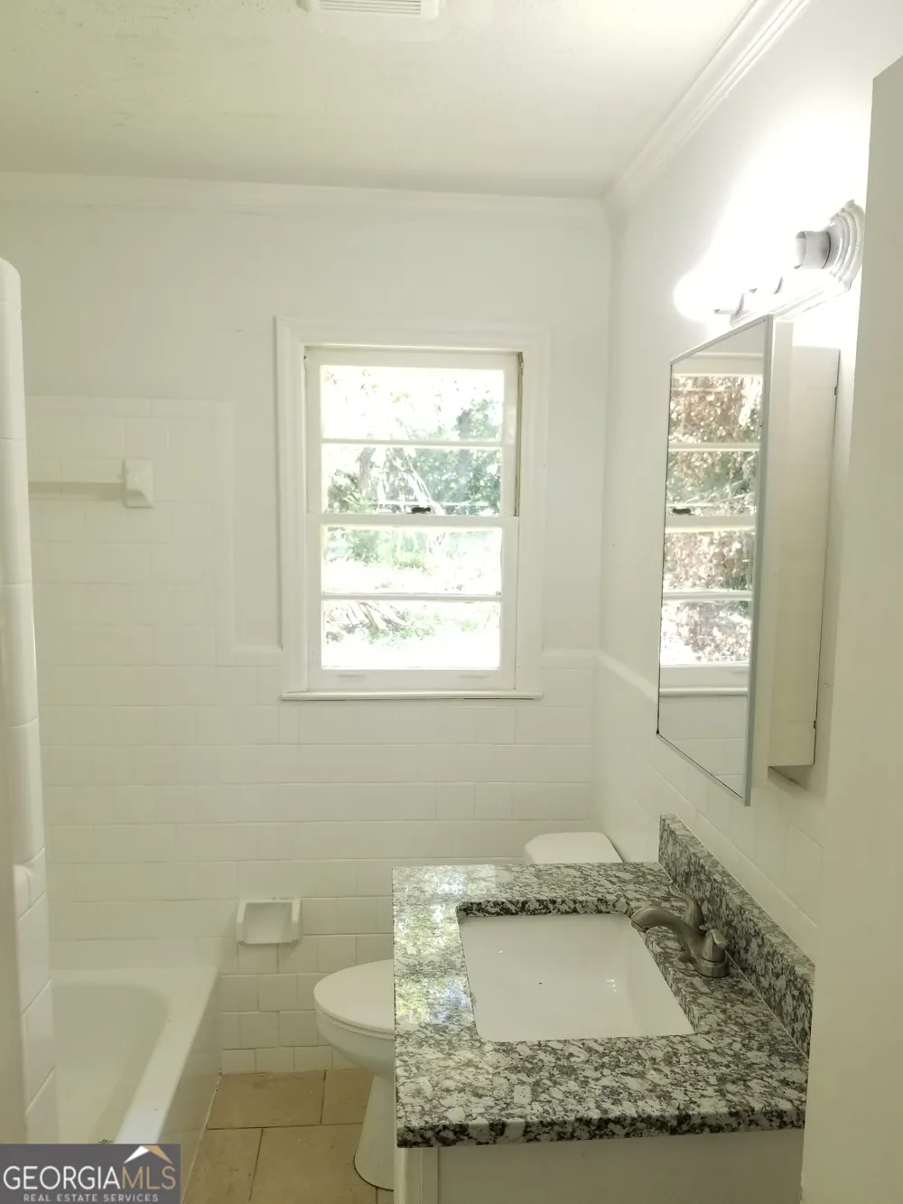 2581 Oak CIR Ellenwood, GA 30294