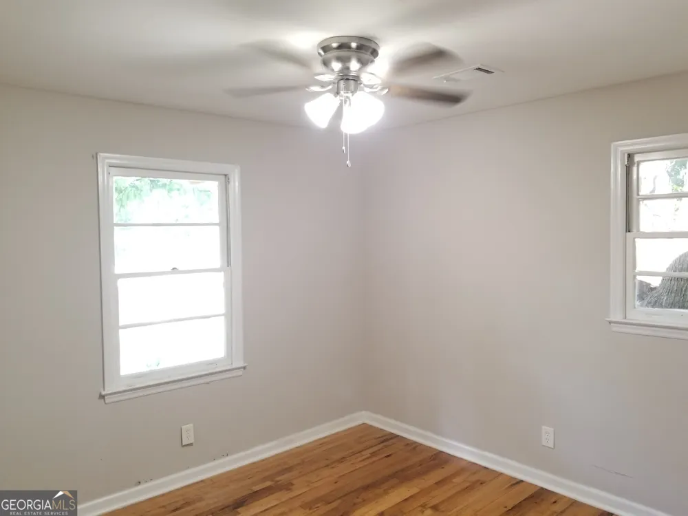 2581 Oak CIR Ellenwood, GA 30294