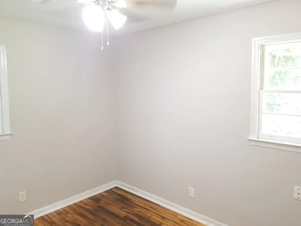 2581 Oak CIR Ellenwood, GA 30294