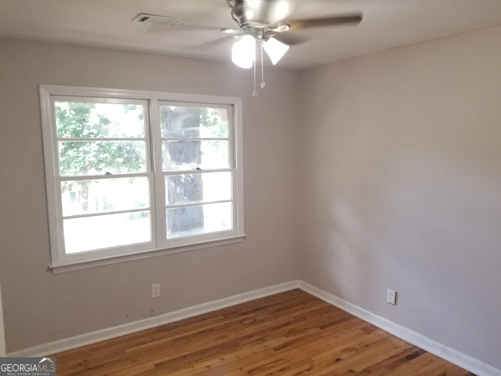 2581 Oak CIR Ellenwood, GA 30294