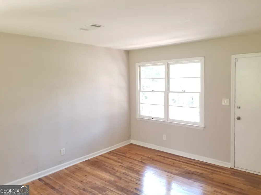 2581 Oak CIR Ellenwood, GA 30294