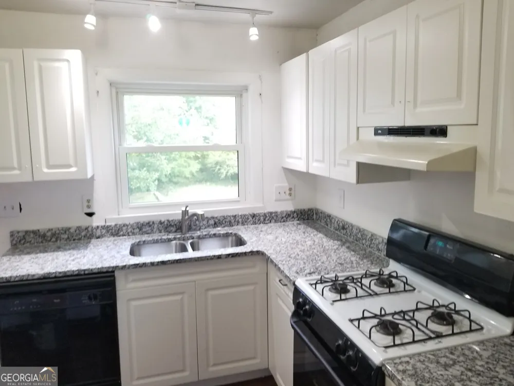 5066 Phillips DR Forest Park, GA 30297