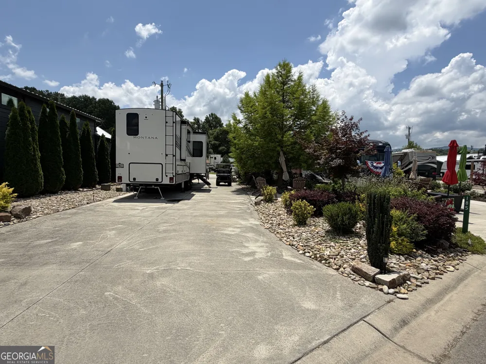 177 Mountain Vista RD Blairsville, GA 30512