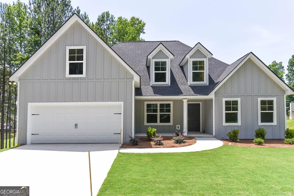 110 Fuller CT Grantville, GA 30220