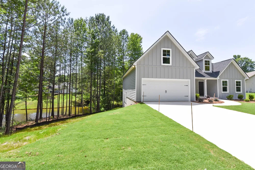 110 Fuller CT Grantville, GA 30220