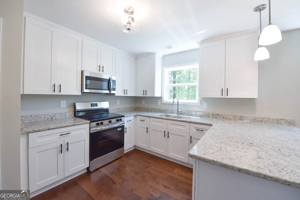110 Fuller CT Grantville, GA 30220