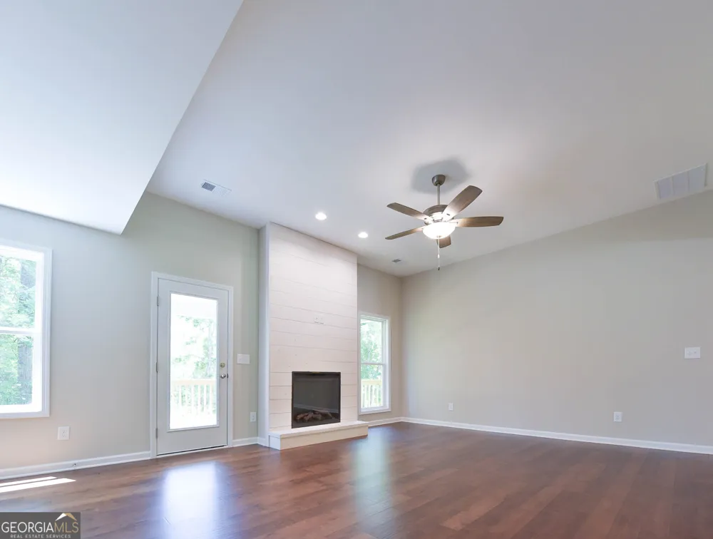 110 Fuller CT Grantville, GA 30220