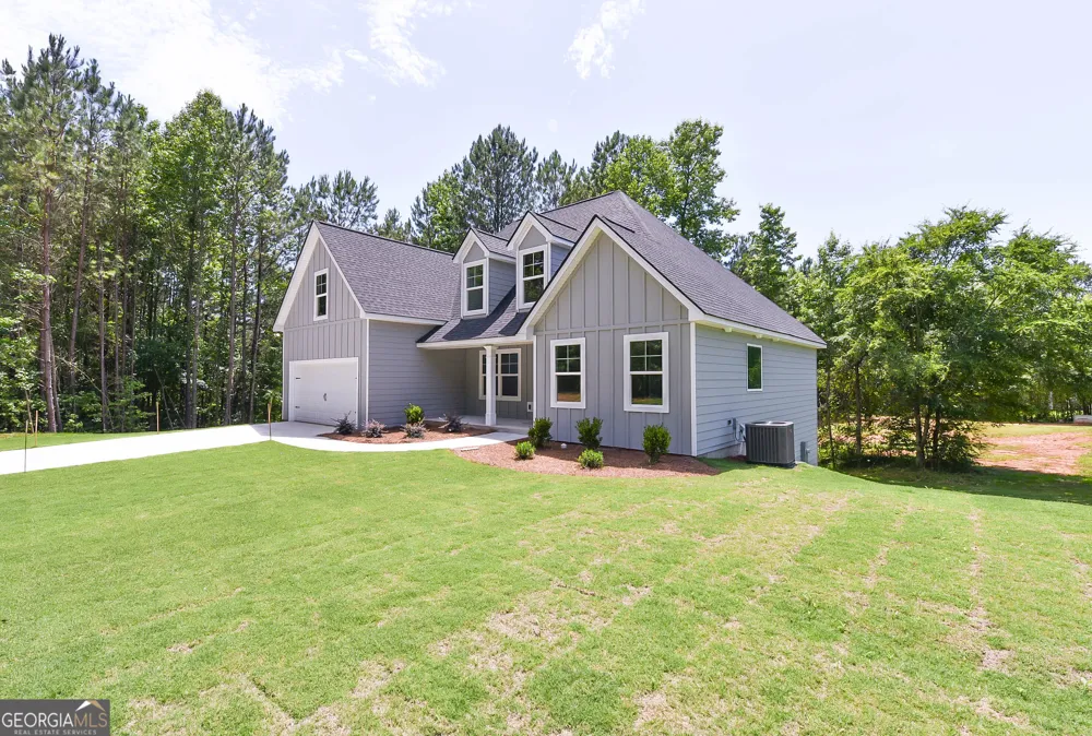 110 Fuller CT Grantville, GA 30220