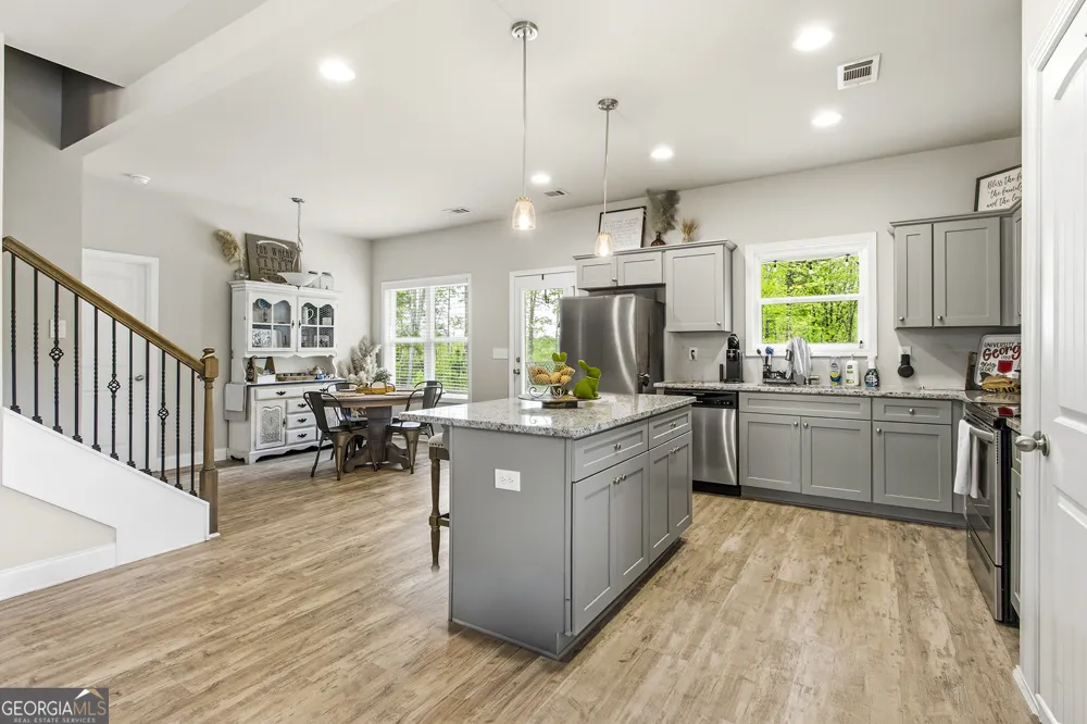 171 Strickland LOOP Forsyth, GA 31029